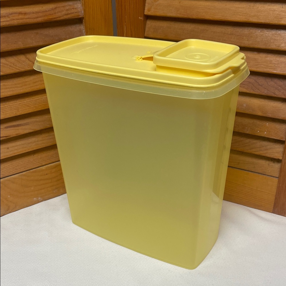 Tupperware Large Cereal Storage Container